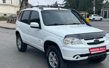 Chevrolet Niva I рестайлинг, 2014 год, 690 000 рублей, 3 фотография