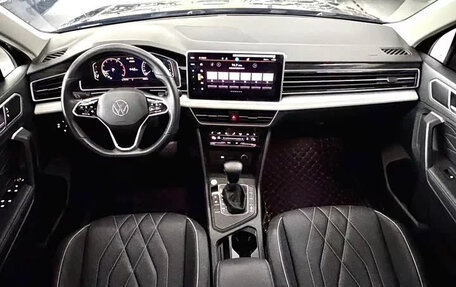Volkswagen Tiguan II, 2023 год, 2 100 000 рублей, 7 фотография