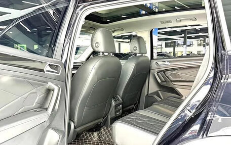 Volkswagen Tiguan II, 2023 год, 2 100 000 рублей, 12 фотография