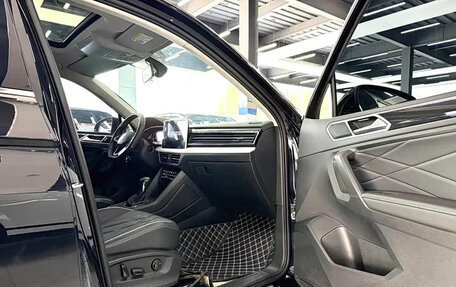 Volkswagen Tiguan II, 2023 год, 2 100 000 рублей, 8 фотография