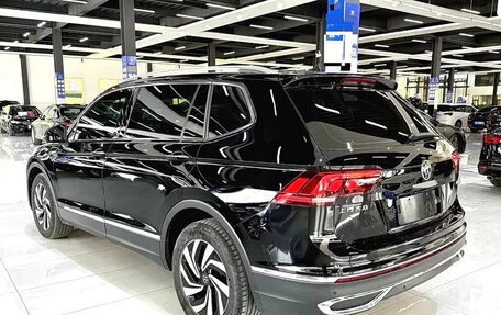 Volkswagen Tiguan II, 2023 год, 2 100 000 рублей, 5 фотография