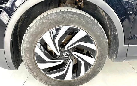 Volkswagen Tiguan II, 2023 год, 2 100 000 рублей, 14 фотография