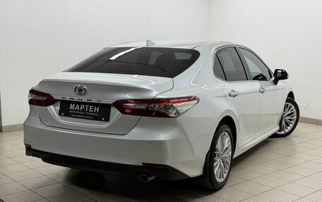 Toyota Camry, 2020 год, 3 020 000 рублей, 4 фотография