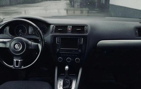 Volkswagen Jetta VI, 2013 год, 970 000 рублей, 13 фотография