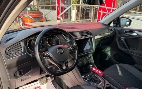 Volkswagen Tiguan II, 2018 год, 1 999 000 рублей, 8 фотография