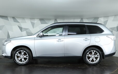 Mitsubishi Outlander III рестайлинг 3, 2013 год, 1 149 000 рублей, 8 фотография