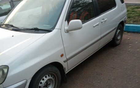 Toyota Raum I, 2000 год, 340 000 рублей, 2 фотография