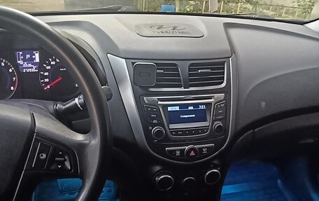 Hyundai Solaris II рестайлинг, 2016 год, 700 000 рублей, 11 фотография