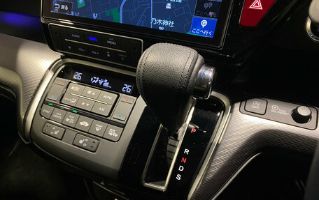 Honda Stepwgn IV, 2019 год, 2 370 000 рублей, 15 фотография