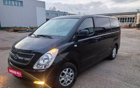 Hyundai H-1 II рестайлинг, 2011 год, 2 100 000 рублей, 2 фотография