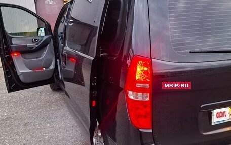 Hyundai H-1 II рестайлинг, 2011 год, 2 100 000 рублей, 9 фотография
