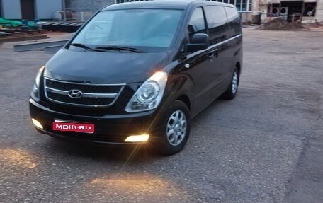 Hyundai H-1 II рестайлинг, 2011 год, 2 100 000 рублей, 1 фотография