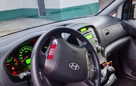 Hyundai H-1 II рестайлинг, 2011 год, 2 100 000 рублей, 17 фотография