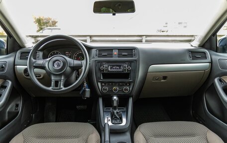 Volkswagen Jetta VI, 2013 год, 1 098 000 рублей, 13 фотография