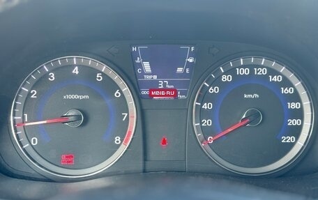 Hyundai Solaris II рестайлинг, 2012 год, 650 000 рублей, 15 фотография