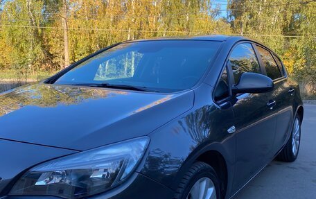 Opel Astra J, 2013 год, 855 000 рублей, 2 фотография