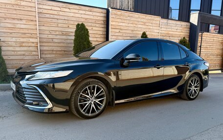 Toyota Camry, 2022 год, 3 200 000 рублей, 2 фотография