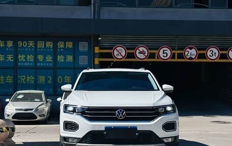 Volkswagen T-Roc I, 2022 год, 1 337 777 рублей, 2 фотография