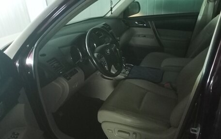 Toyota Highlander III, 2011 год, 3 000 000 рублей, 2 фотография