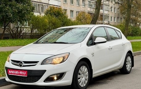 Opel Astra J, 2013 год, 740 000 рублей, 1 фотография