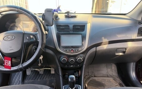 Hyundai Solaris II рестайлинг, 2012 год, 730 000 рублей, 9 фотография