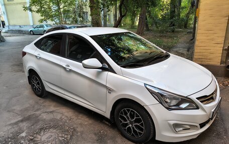Hyundai Solaris II рестайлинг, 2015 год, 1 050 000 рублей, 2 фотография