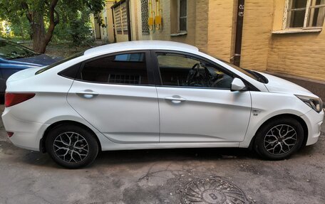 Hyundai Solaris II рестайлинг, 2015 год, 1 050 000 рублей, 3 фотография
