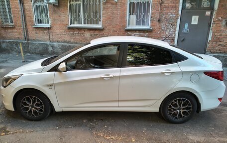 Hyundai Solaris II рестайлинг, 2015 год, 1 050 000 рублей, 6 фотография