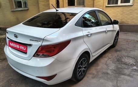 Hyundai Solaris II рестайлинг, 2015 год, 1 050 000 рублей, 4 фотография