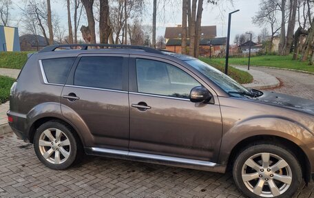 Mitsubishi Outlander III рестайлинг 3, 2011 год, 1 100 000 рублей, 1 фотография