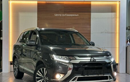 Mitsubishi Outlander III рестайлинг 3, 2020 год, 2 249 990 рублей, 3 фотография