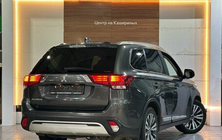 Mitsubishi Outlander III рестайлинг 3, 2020 год, 2 249 990 рублей, 4 фотография