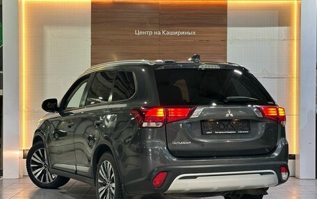 Mitsubishi Outlander III рестайлинг 3, 2020 год, 2 249 990 рублей, 6 фотография