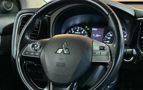 Mitsubishi Outlander III рестайлинг 3, 2020 год, 2 249 990 рублей, 10 фотография
