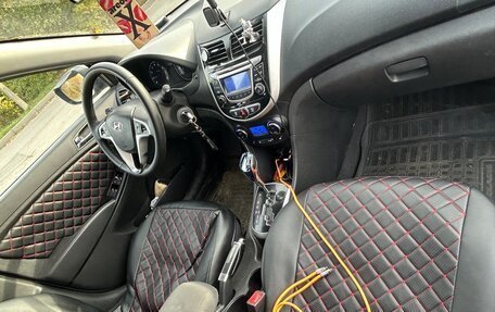 Hyundai Solaris II рестайлинг, 2012 год, 650 000 рублей, 3 фотография