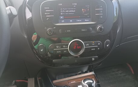 KIA Soul II рестайлинг, 2018 год, 1 800 000 рублей, 2 фотография