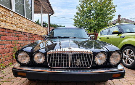 Jaguar XJ III (X350), 1982 год, 2 000 000 рублей, 2 фотография