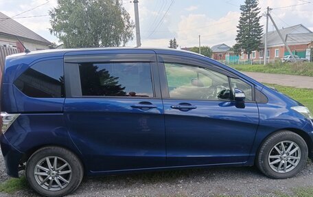 Honda Freed I, 2014 год, 1 199 999 рублей, 2 фотография