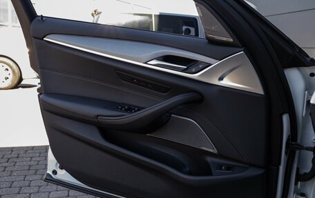 BMW 5 серия, 2019 год, 2 695 000 рублей, 14 фотография