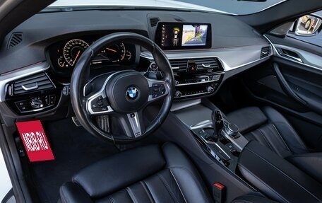 BMW 5 серия, 2019 год, 2 695 000 рублей, 15 фотография