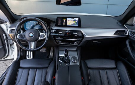 BMW 5 серия, 2019 год, 2 695 000 рублей, 19 фотография
