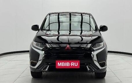 Mitsubishi Outlander III рестайлинг 3, 2022 год, 2 350 000 рублей, 1 фотография