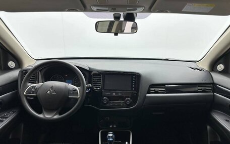 Mitsubishi Outlander III рестайлинг 3, 2022 год, 2 350 000 рублей, 4 фотография