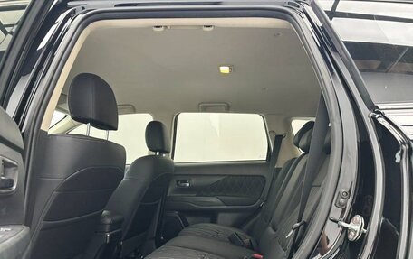 Mitsubishi Outlander III рестайлинг 3, 2022 год, 2 350 000 рублей, 7 фотография