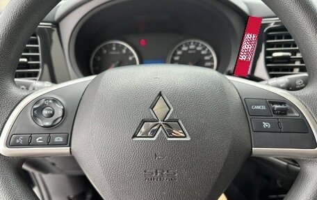 Mitsubishi Outlander III рестайлинг 3, 2022 год, 2 350 000 рублей, 5 фотография
