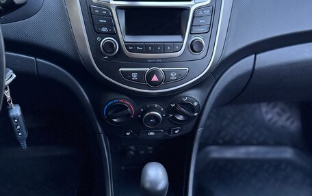 Hyundai Solaris II рестайлинг, 2014 год, 1 000 000 рублей, 28 фотография