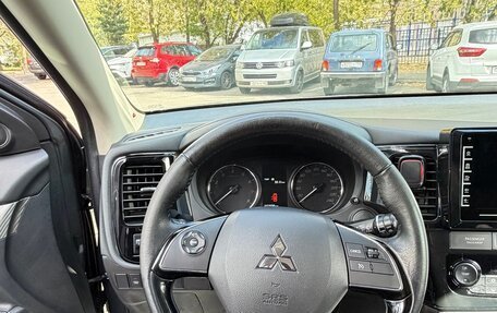 Mitsubishi Outlander III рестайлинг 3, 2015 год, 2 000 000 рублей, 8 фотография