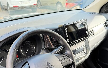 Mitsubishi Outlander III рестайлинг 3, 2015 год, 2 000 000 рублей, 6 фотография