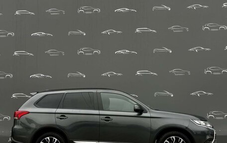 Mitsubishi Outlander III рестайлинг 3, 2021 год, 2 198 800 рублей, 11 фотография