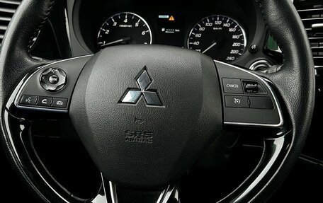 Mitsubishi Outlander III рестайлинг 3, 2021 год, 2 198 800 рублей, 21 фотография